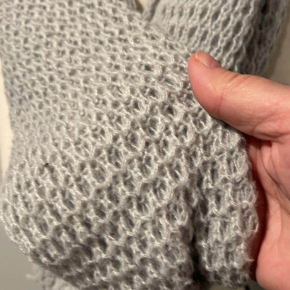 Bundle of Scarves and Gloves - Picture 10 of 12